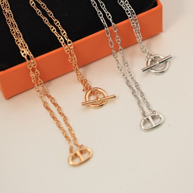 H**me5 necklaces